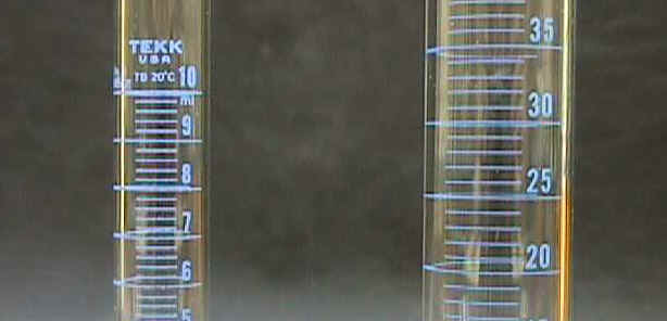 Graduated cylinders with 5 divisions between numbered marks. {104vol06.jpg (23048 bytes)}