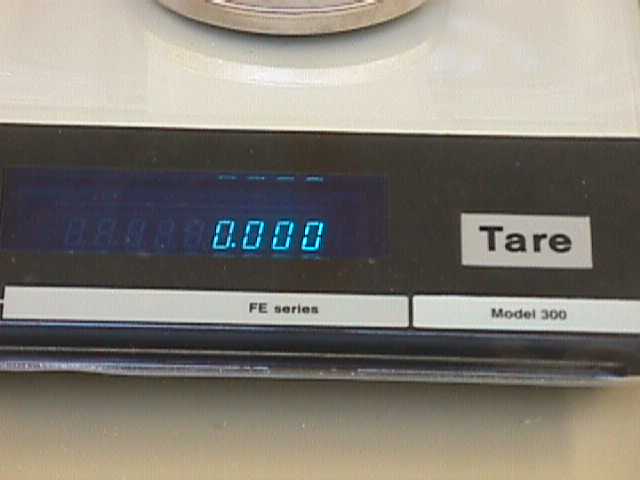 Electronic Top-Loading Balance close up of 0.000 {Mvc-022s.jpg (18438 bytes)}