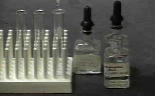 Reaction of phenolphthalein (in sodium hydroxide) with hydrochloric acid [1rx6acph.JPG]